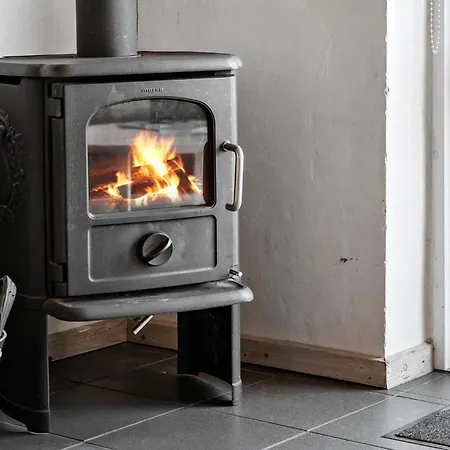 Vakantiehuis 2 Bedroom Cozy In *